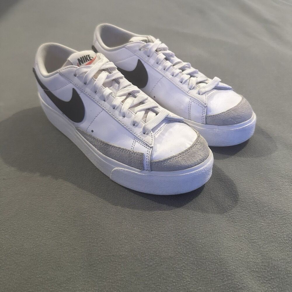 Nike Blazer Low Platform Sneakers Womens 8.5 White Black DJ0292-101 Leather